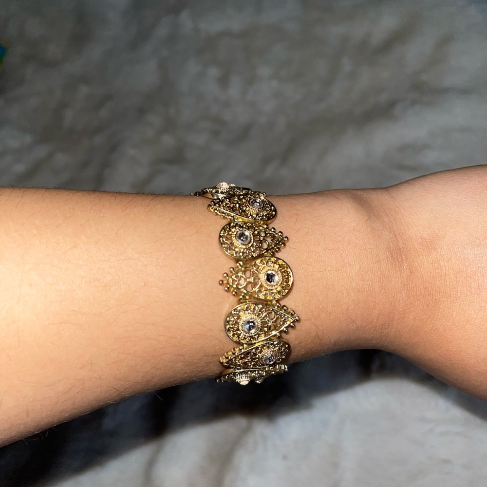 Gold bracelet (stretchy)